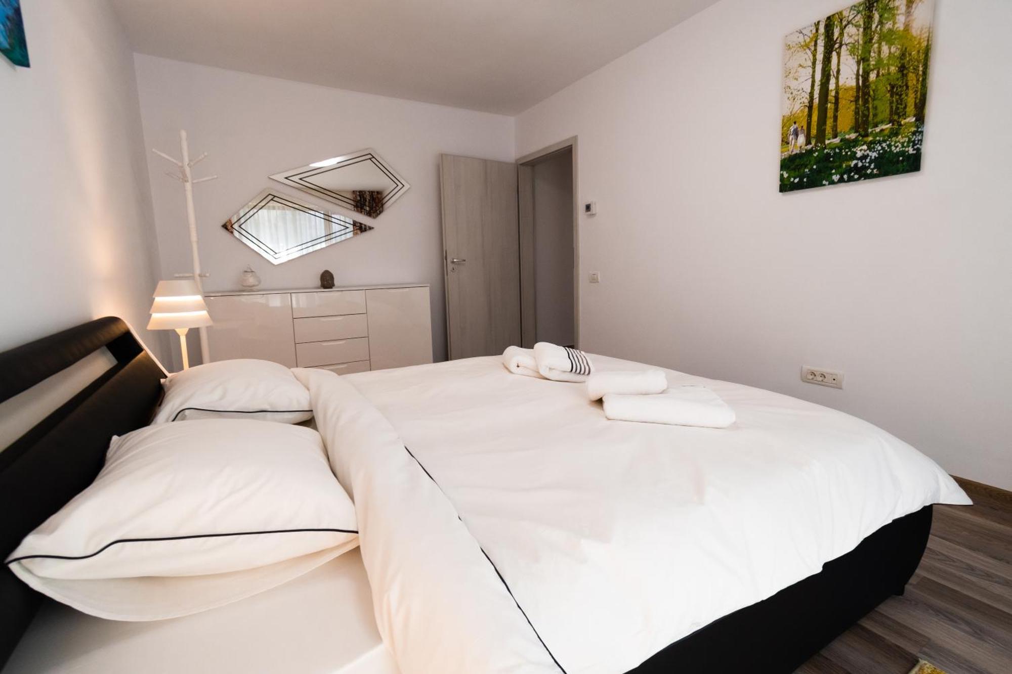 Transylvanian Apt. W/ Lrg. Terrace And Parking - Karpatenhaus Μπρασόβ Εξωτερικό φωτογραφία